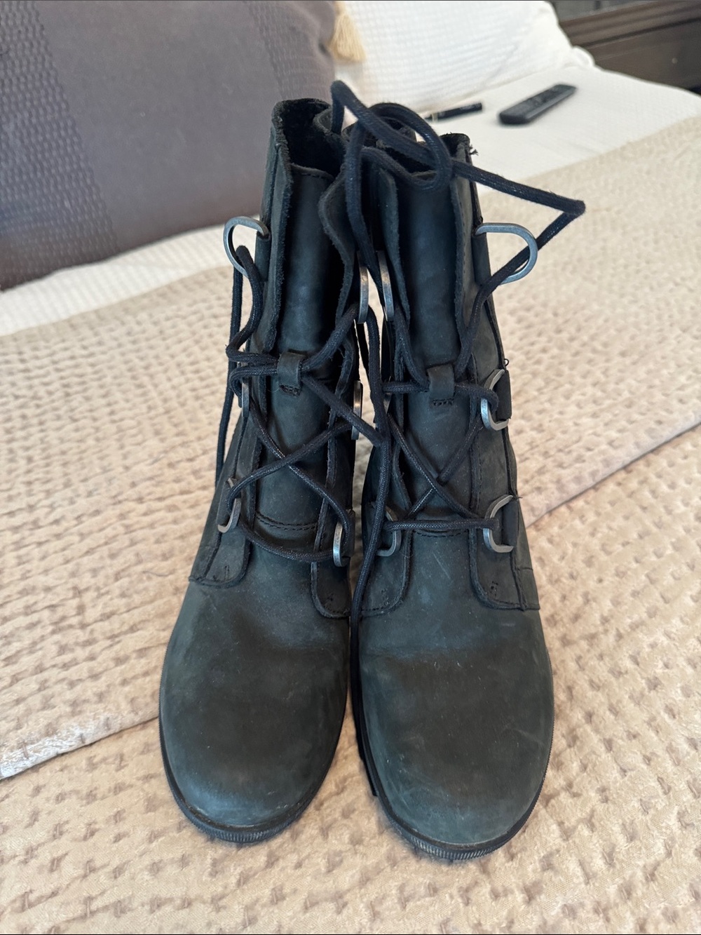 Sorel Women’s Black Lace-Up Ankle Boots 8.5 wedge